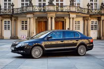 Dàn xe bọc thép siêu sang giá “chát"