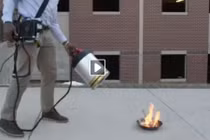 Chàng trai gốc Việt dập lửa bằng âm thanh gây kinh ngạc