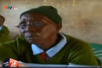 Kỳ lạ học sinh tiểu học... 90 tuổi