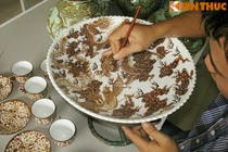 Đột nhập lò vẽ vàng trên sứ của “Hải đồ cổ“