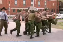 Cười không ngậm được miệng với tiểu đội "chuyển giới"