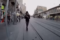 Chuyện lạ khó tin: Người làm mọi thứ đảo lộn