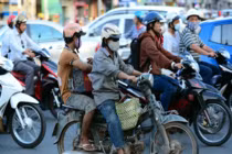 Hãi hùng xe máy “rách nát” bon bon trên phố