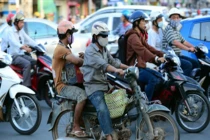 Hãi hùng xe máy “rách nát” bon bon trên phố