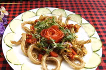 Cách làm tai lợn xào sả ớt giòn sần sật ông xã thích mê