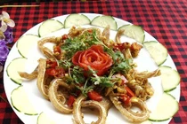 Cách làm tai lợn xào sả ớt giòn sần sật ông xã thích mê