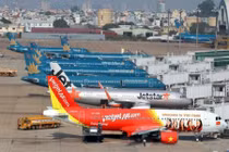 Tại sao 2 máy bay suýt đụng nhau trên trời Tân Sơn Nhất?