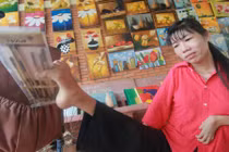 Choáng ngợp kiệt tác vẽ bằng ngón chân của cô gái Việt