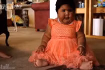 Bệnh lạ khiến em bé 10 tháng lớn bằng trẻ 5 tuổi