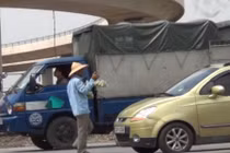 Kiểu bán hàng rong "đón đầu tử thần" để mưu sinh