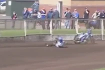 Xe đua không người lái chạy điên loạn sau pha tai nạn