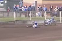 Xe đua không người lái chạy điên loạn sau pha tai nạn