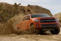 Vẻ hầm hố và dũng mãnh của Toyota Tundra 2015