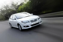 Hyundai mạnh tay giảm giá Avante, Accent ở VN