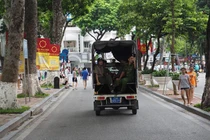 Xe biển xanh không được vào “phố đi bộ” hồ Gươm