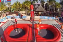 Sửng sốt môn thể thao kết hợp bóng đá và bóng chuyền