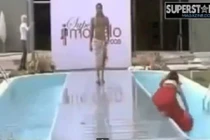 10 tai nạn khó đỡ nhất trên sàn catwalk