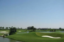 Cận cảnh sân golf hút tiền ở Việt Nam