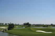 Cận cảnh sân golf hút tiền ở Việt Nam