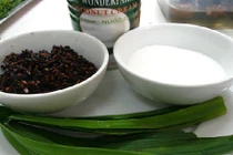 Tự tay làm sữa chua nếp cẩm ngon tuyệt tại nhà