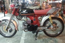 Dân chơi chịu chi biến Honda 67 cổ thành xe sành điệu