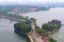 Video: Hà Nội ngày lung linh trong bóng cây xanh