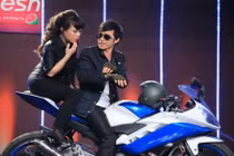 Hoài Linh bất ngờ cưỡi mô tô khủng thử làm dân chơi