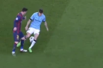 Messi gây bão thế giới với pha xỏ kim tuyệt đỉnh