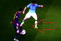 5 pha xỏ háng cực ảo diệu của Messi