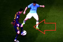 5 pha xỏ háng cực ảo diệu của Messi