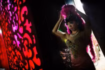 Cuộc sống về đêm của các vũ công giả gái Trung Quốc