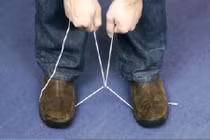 Thủ thuật cắt dây đơn giản không cần dùng kéo