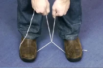 Thủ thuật cắt dây đơn giản không cần dùng kéo