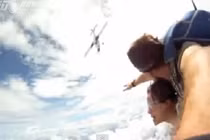 Thót tim cảnh máy bay suýt “chẻ đôi” người nhảy dù