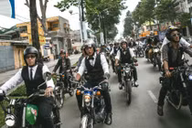 Hàng trăm "quý ông" cưỡi mô tô trên đường phố Sài Gòn