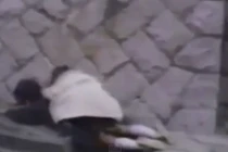 Người lớn không phải ai cũng làm được như cậu bé này