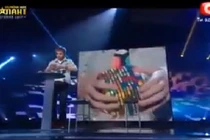 Hoa mắt màn xoay rubik thiên tài của trai trẻ