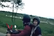 Clip tình yêu đầy chất "bụi" của cặp đôi mê phượt