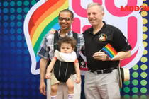 Đại sứ Mỹ công khai giới tính thật trong ngày hội Bu Bu