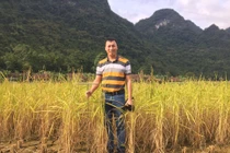 Giáo sư trẻ nhất năm 2022: Nặng lòng với rơm rạ, đồng ruộng