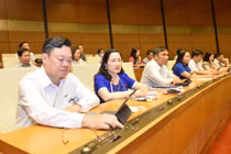 Quốc hội quyết định giám sát tối cao về phòng chống dịch COVID-19