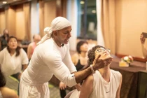 Bậc thầy Yoga Kamal: "Hãy tập Yoga mọi lúc, mọi nơi" 