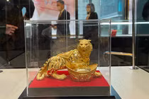 Giá vàng hôm nay 18/7: USD tăng cao nhất 20 năm, vàng chìm dần