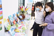 Hà Nội phê duyệt danh mục sách giáo khoa lớp 7 và lớp 10, giáo viên nói gì?