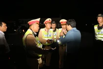 Phó phòng Giáo dục say rượu, lái xe: Phạt 35 triệu, treo bằng 23 tháng