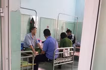 Đại úy công an bị hành hung, rơi xuống sông khi bắt cát tặc