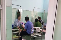 Đại úy công an bị hành hung, rơi xuống sông khi bắt cát tặc