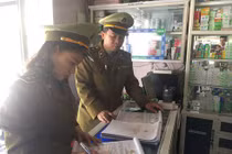 Quảng Bình: 9 nhà thuốc "chặt chém" giá khẩu trang bị phạt 30 triệu