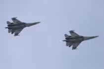 Máy bay Yak130 và Su-30MK2 nhào lộn trên bầu trời TP.HCM