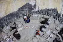 Khoảnh khắc TBM "Thần tốc" xuyên lòng đất tiến vào ga S10-Cát Linh